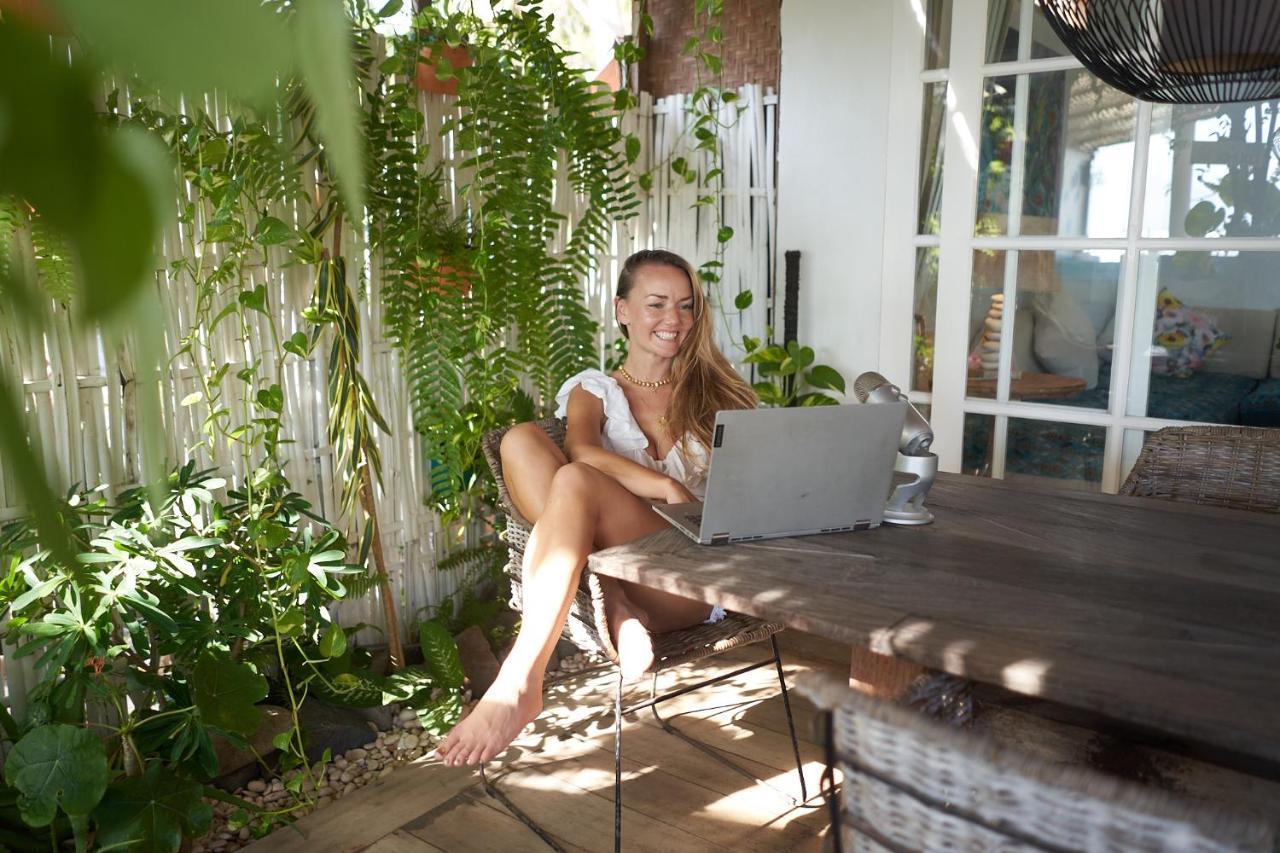 Serenity Luxurious Beachfront Villa & Spa With Private Infinity Pool, 8 Guests Gili Air Exterior photo